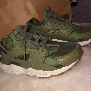 Olive Green Haurache’s